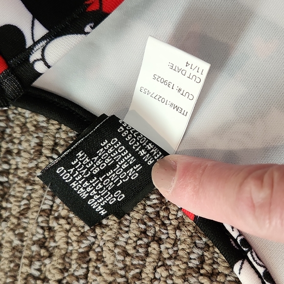 Torrid Disney Mickey and Minnie Dress Size 5X - Picture 16 of 16